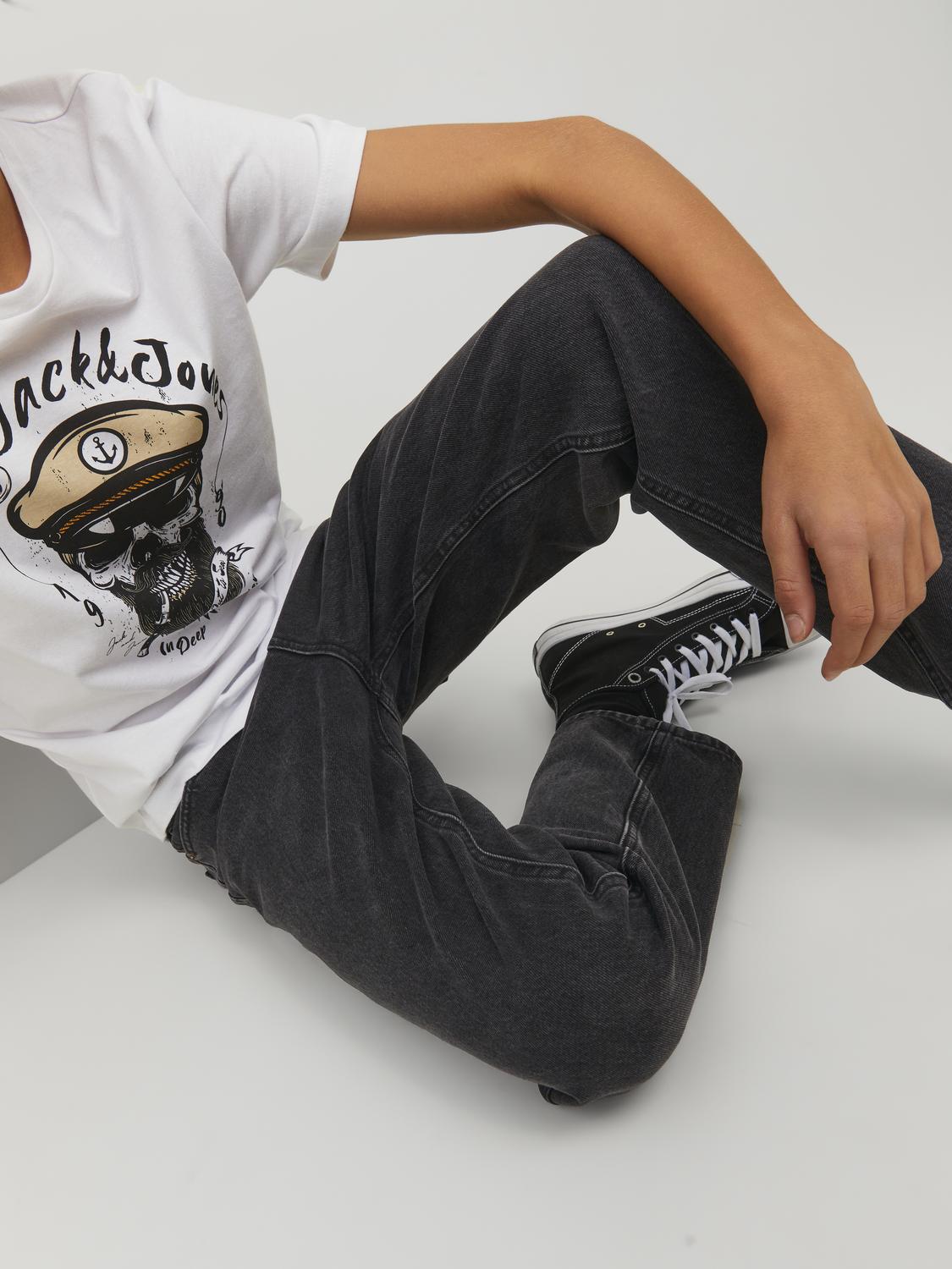 model_shot-creative